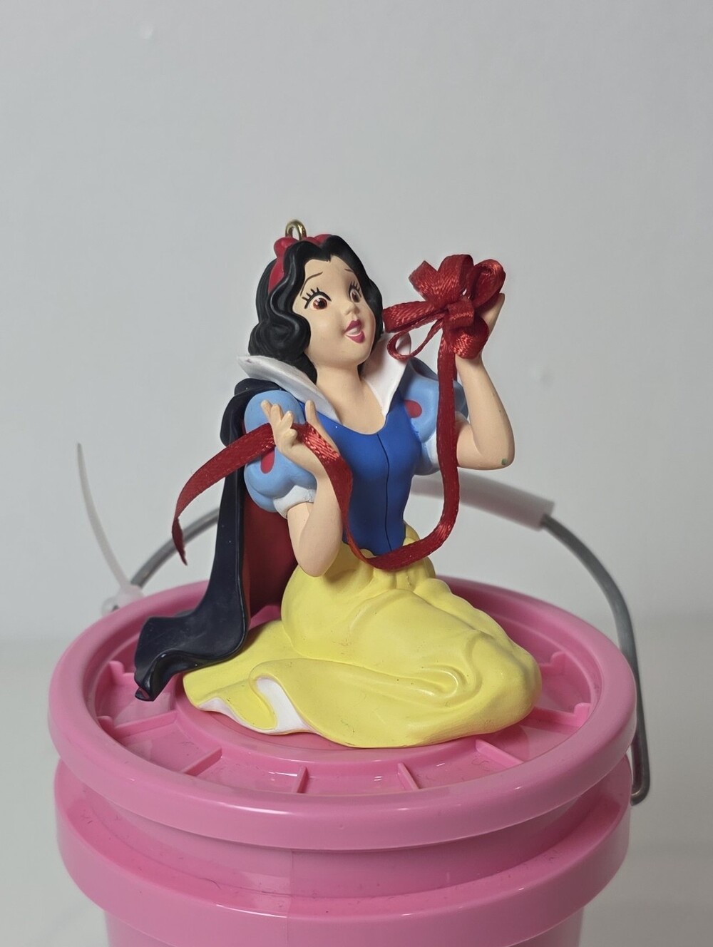 🎄 Hallmark Disney Snow White Ornament, 60 Years of Enchantment Edition 1997